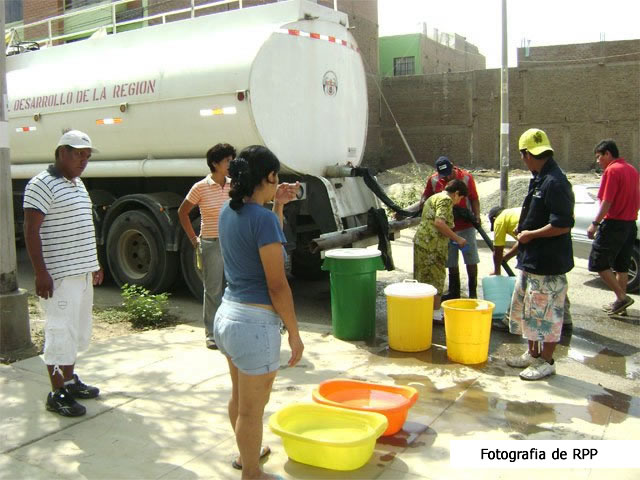Fotografia RPP de la población de ICA sin agua